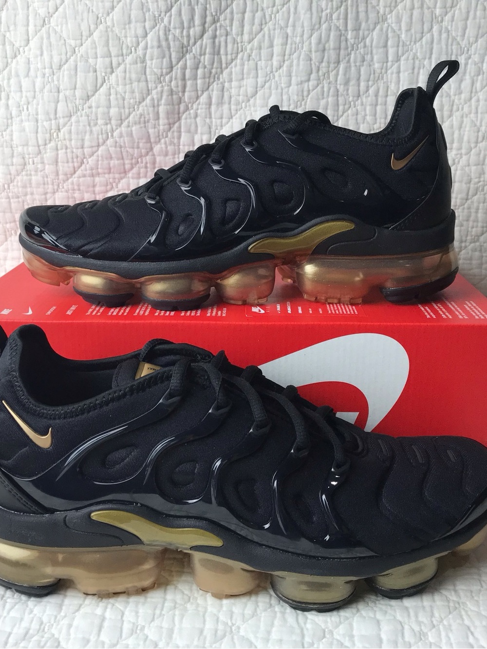 Nike Air Vapormax Plus Shoes Men’s SZ 9 Black Metallic Gold CW7299-001